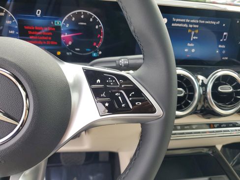Used 2026 Mercedes-Benz GLB 250 image 33
