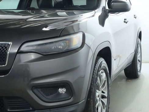 Used 2019 Jeep Cherokee Latitude Plus w/ Cold Weather Group image 4