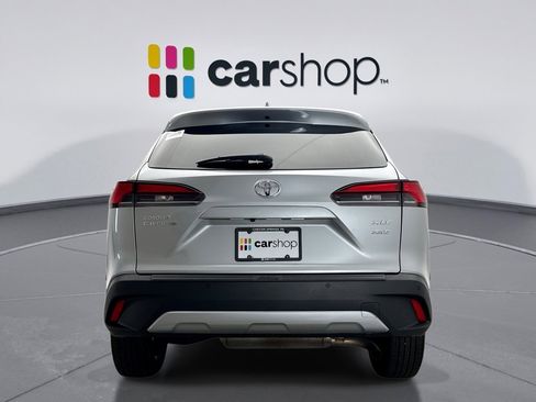 Used 2024 Toyota Corolla Cross XLE w/ Convenience Package image 4