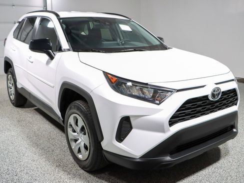 Used 2021 Toyota RAV4 LE AWD/4WD image 5