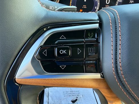 Used 2023 Jeep Grand Cherokee Summit AWD/4WD image 19