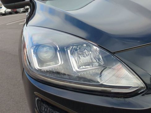 Used 2022 Ford Escape SE w/ SE Sport Appearance Package image 10