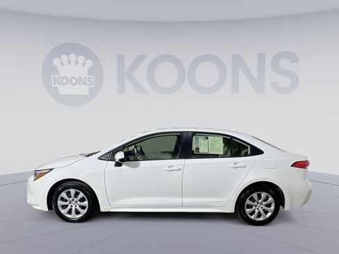 Used 2023 Toyota Corolla LE image 2