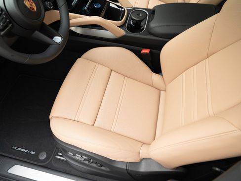 New 2026 Porsche Cayenne Coupe image 16