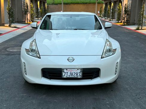 Used 2016 Nissan 370Z Coupe image 2