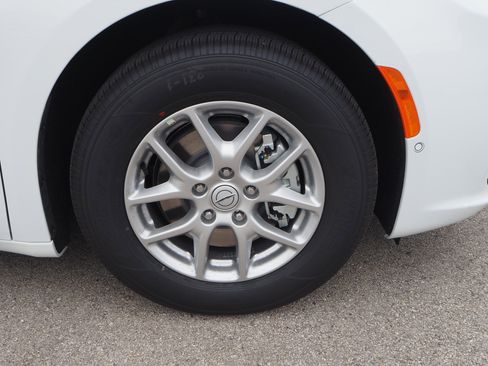 New 2025 Chrysler Pacifica Select w/ Uconnect Theater Family Group image 5