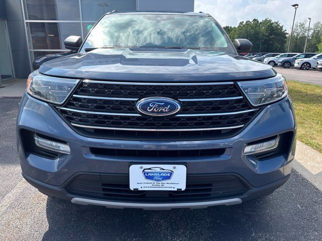 Used 2021 Ford Explorer XLT w/ Equipment Group 202A AWD/4WD image 2
