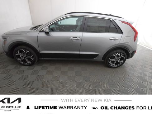 New 2025 Kia Niro EX Touring image 8