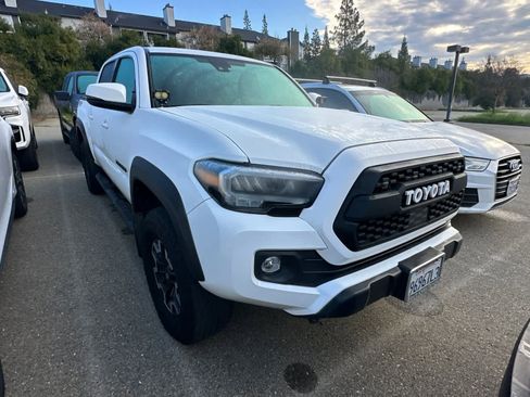 Used 2022 Toyota Tacoma TRD Off-Road image 3