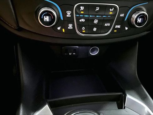 Used 2019 Chevrolet Traverse RS image 16