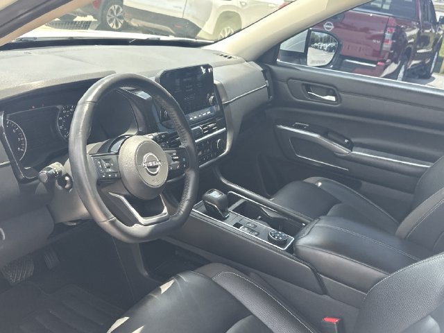 Used 2023 Nissan Pathfinder SL AWD/4WD image 15