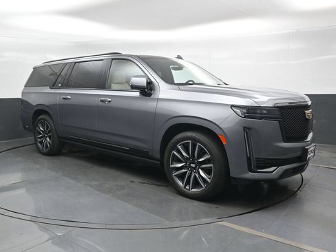 Used 2021 Cadillac Escalade ESV Sport w/ Driver Assist Tech Package AWD/4WD image 4