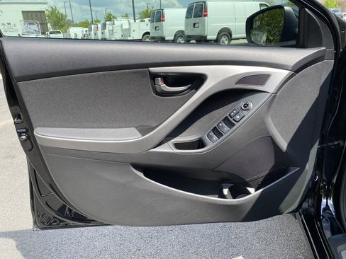 Used 2015 Hyundai Elantra SE w/ Option Group 03 FWD image 14