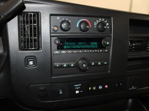 Used 2025 Chevrolet Express 3500 LT w/ LT Preferred Equipment Group RWD image 16