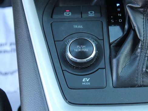 Used 2024 Toyota RAV4 LE AWD/4WD image 18