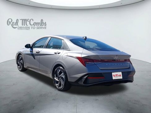 New 2025 Hyundai Elantra Limited image 3
