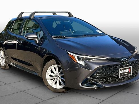 Used 2025 Toyota Corolla SE w/ SE Package FWD image 3