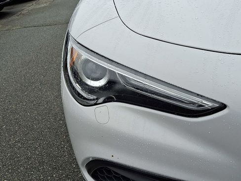 Used 2022 Alfa Romeo Stelvio Veloce image 10