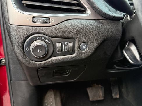 Used 2021 Jeep Cherokee Latitude Lux w/ Comfort/Convenience Group FWD image 18