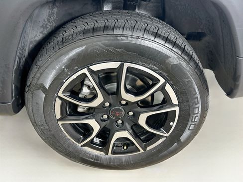Used 2025 Jeep Compass Trailhawk AWD/4WD image 11