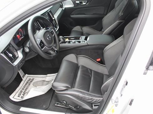 Certified 2022 Volvo S60 T8 R-Design image 13