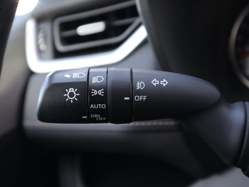 Used 2021 Toyota RAV4 XLE Premium image 18