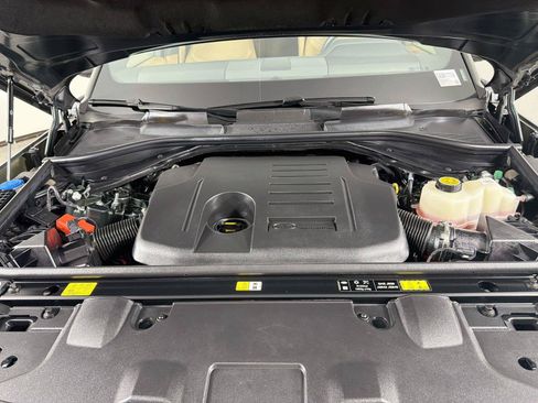 Certified 2025 Land Rover Range Rover Long Wheelbase SE AWD/4WD image 31