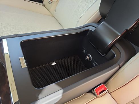 New 2025 Bentley Flying Spur Plug-In Hybrid image 41