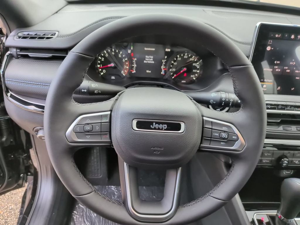 New 2026 Jeep Compass Latitude AWD/4WD image 23