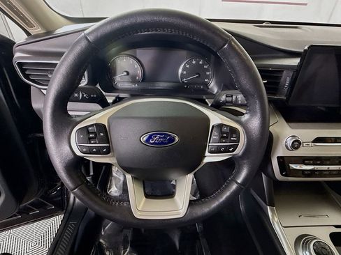 Used 2021 Ford Explorer XLT w/ Equipment Group 202A AWD/4WD image 18