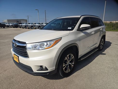 Used 2016 Toyota Highlander XLE FWD image 7