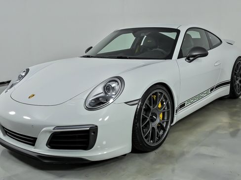 Used 2018 Porsche 911 Carrera T RWD image 6