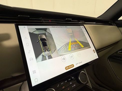 Used 2023 Land Rover Range Rover Long Wheelbase SE image 16