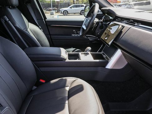 New 2026 Land Rover Range Rover Long Wheelbase SE AWD/4WD image 16