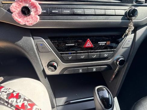 Used 2018 Hyundai Elantra SEL FWD image 22