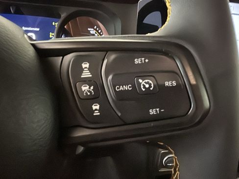 Used 2024 Jeep Wrangler Unlimited w/ Convenience Group AWD/4WD image 15