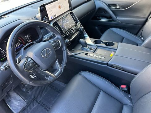 Used 2026 Lexus LX 700h Luxury AWD/4WD image 10