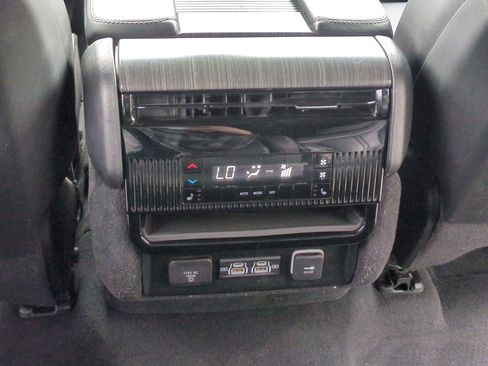 Used 2024 Jeep Wagoneer L Series III w/ Flexible Seating Group image 25