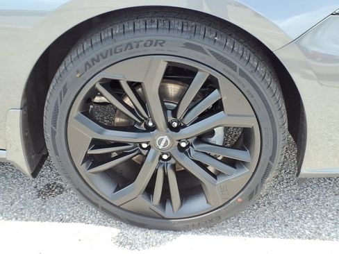 Used 2023 Nissan Altima 2.5 SR w/ SR Premium Package FWD image 9