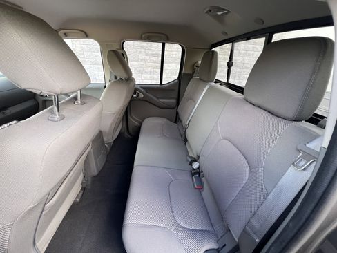 Used 2020 Nissan Frontier SV w/ Midnight Edition Floor Mats RWD image 17