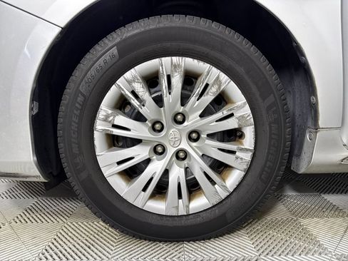 Used 2013 Toyota Camry LE FWD image 19