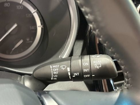 Used 2021 Toyota Highlander XLE AWD/4WD image 16