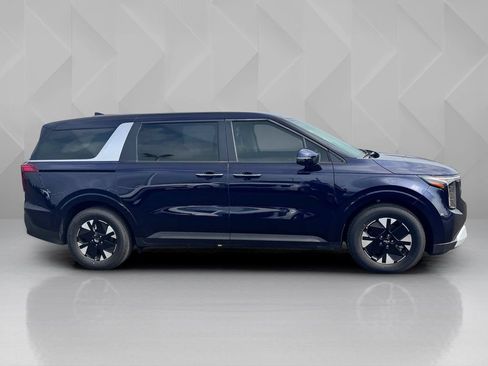 New 2026 Kia Carnival LXS FWD image 4