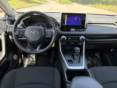 Used 2025 Toyota RAV4 LE AWD/4WD image 22