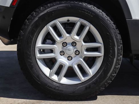 Used 2023 Land Rover Defender 110 S AWD/4WD image 8