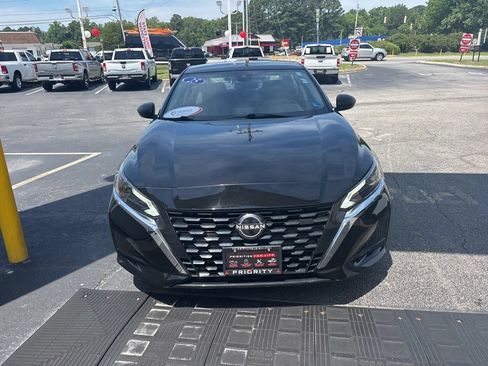Used 2025 Nissan Altima 2.5 SV FWD image 8