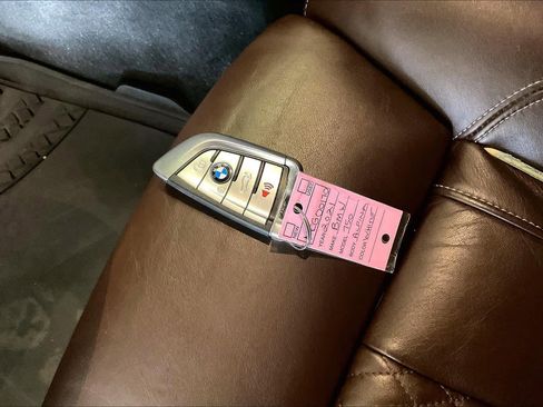 Used 2021 BMW 750i xDrive image 13