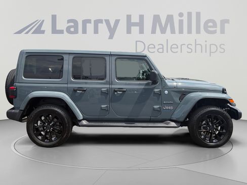 Used 2024 Jeep Wrangler Unlimited Sahara w/ Technology Group AWD/4WD image 6