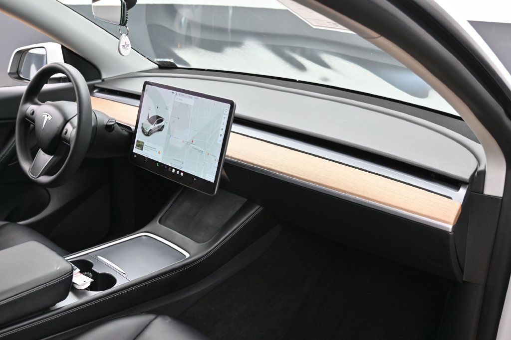 Used 2021 Tesla Model Y Long Range AWD/4WD image 38