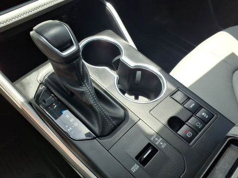 Certified 2024 Toyota Highlander XLE FWD image 19